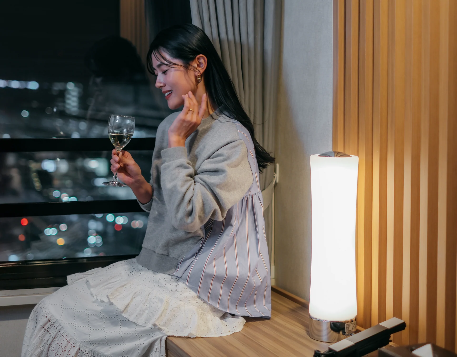 ホテルで寛ぐゲスト