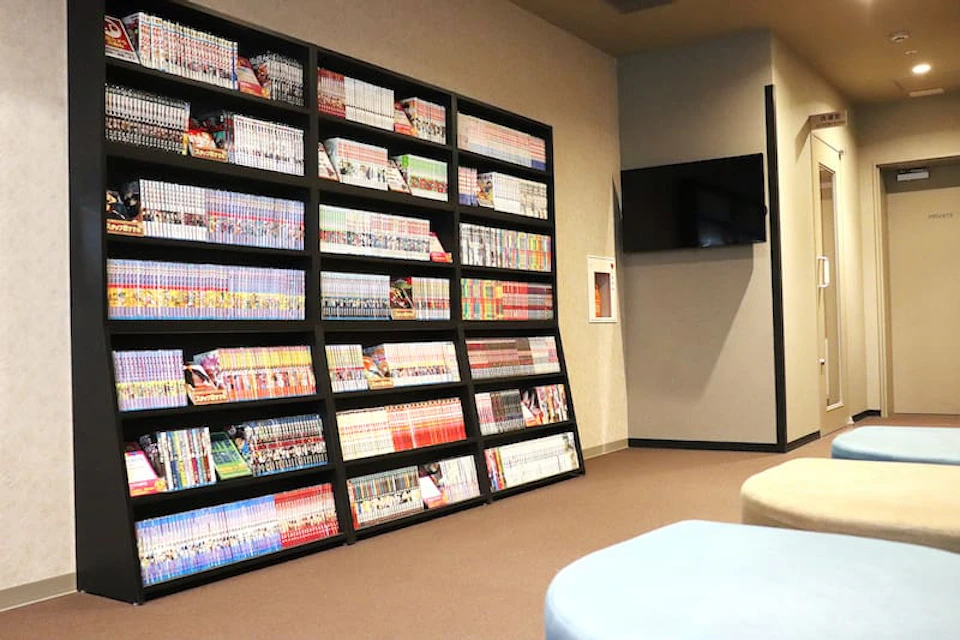 館内にマンガコーナーが誕生～新作から名作まで 約1,000冊が無料で読み放題～の画像