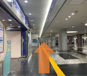 You will see Michimachi Square Kita on your left. Keep going straight until you reach the end of the hall.