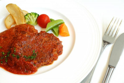 大豆ミートと野菜の煮込みハンバーグ 温野菜添え 1500円