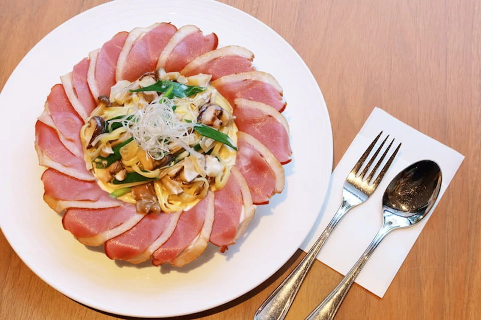 【期間限定】たっぷり紅茶鴨スモークハムと茸のクリームパスタを販売！の画像2
