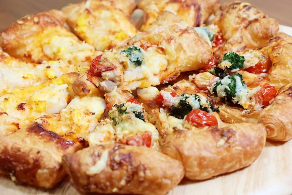 え? 朝からトンカツ⁈ 1.5㎝の“サクサク揚げ立てトンカツ”が朝食ビュッフェに９月から期間限定で新登場!!の画像