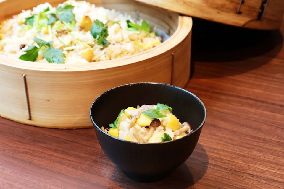 【Instagramの投票により決まりました】朝食ビュッフェに栗ときのこのおこわ せいろ蒸しをご提供（10/6～）の画像